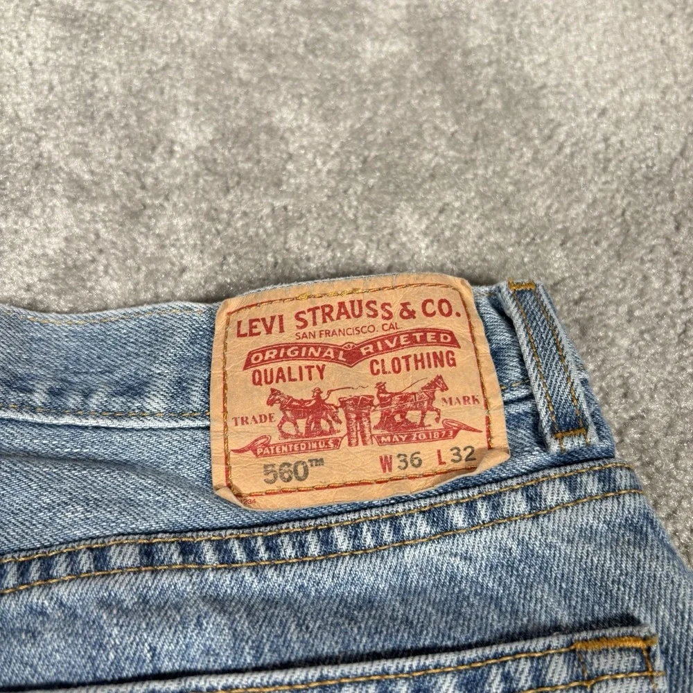 Vintage Levis 560 Jeans Mens 36x32 Comfort Fit Light Wash Blue Denim Cotton Y2K